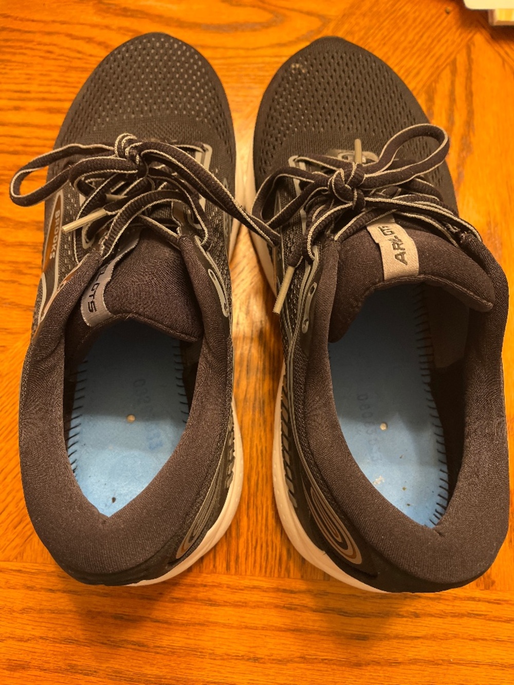 Brooks  Ariel GTS 23 running shoe